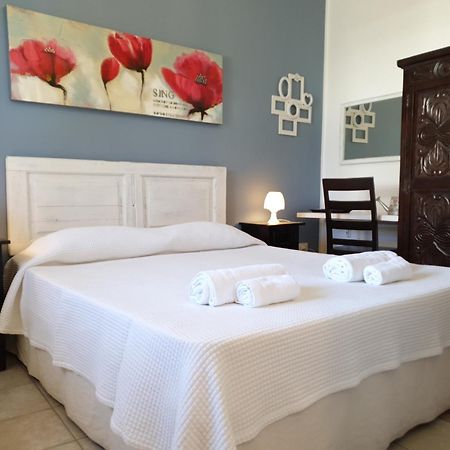 Blue Dolphin Guest House อาลเกโร ภายนอก รูปภาพ