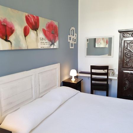 Blue Dolphin Guest House อาลเกโร ภายนอก รูปภาพ