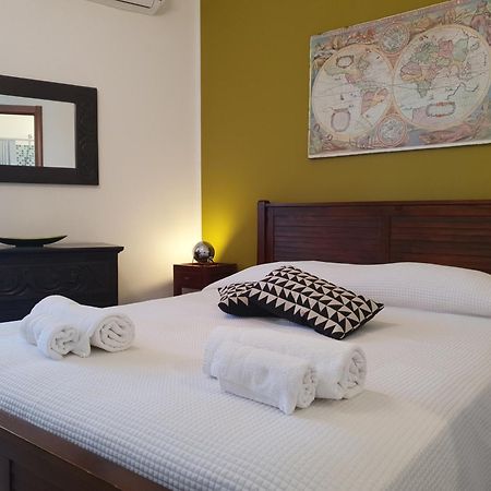 Blue Dolphin Guest House อาลเกโร ภายนอก รูปภาพ