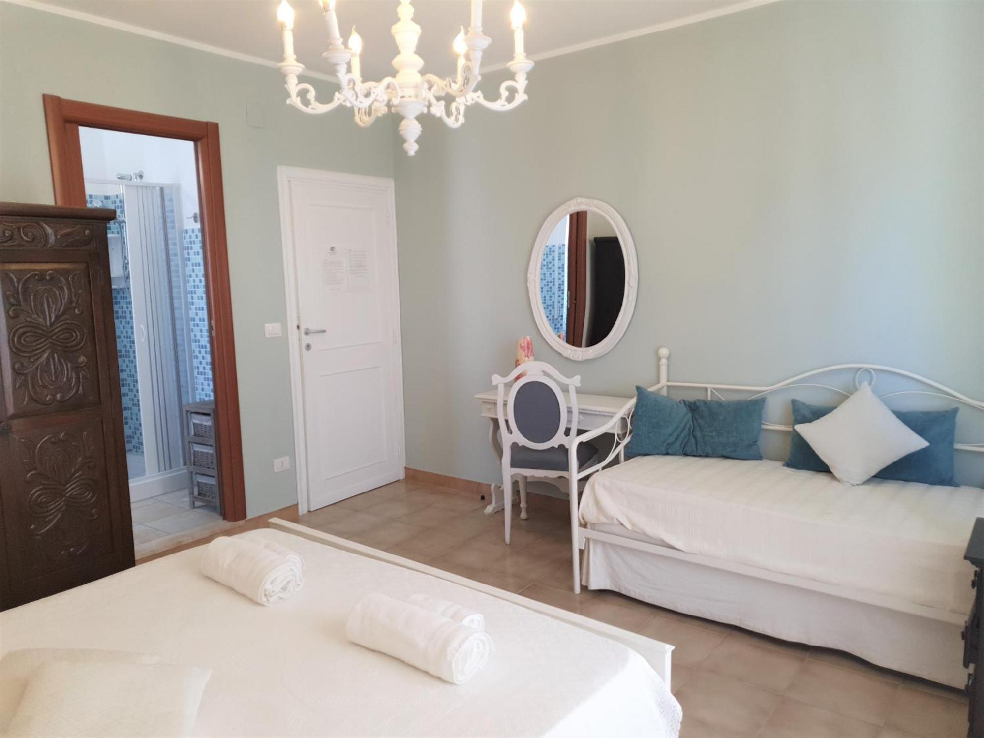 Blue Dolphin Guest House อาลเกโร ภายนอก รูปภาพ