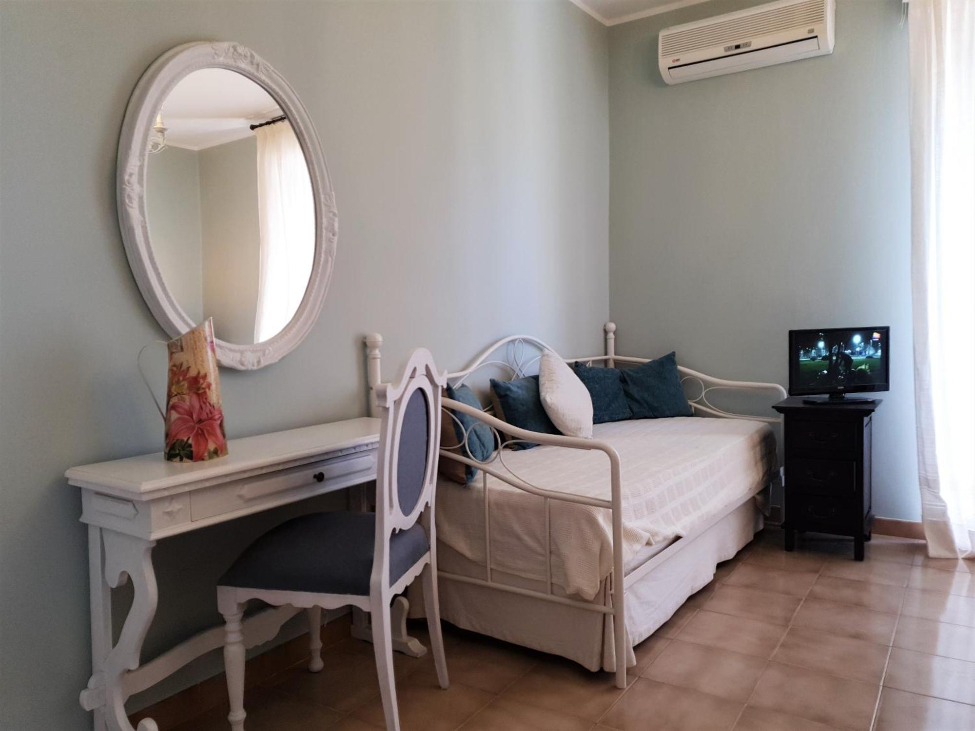 Blue Dolphin Guest House อาลเกโร ภายนอก รูปภาพ