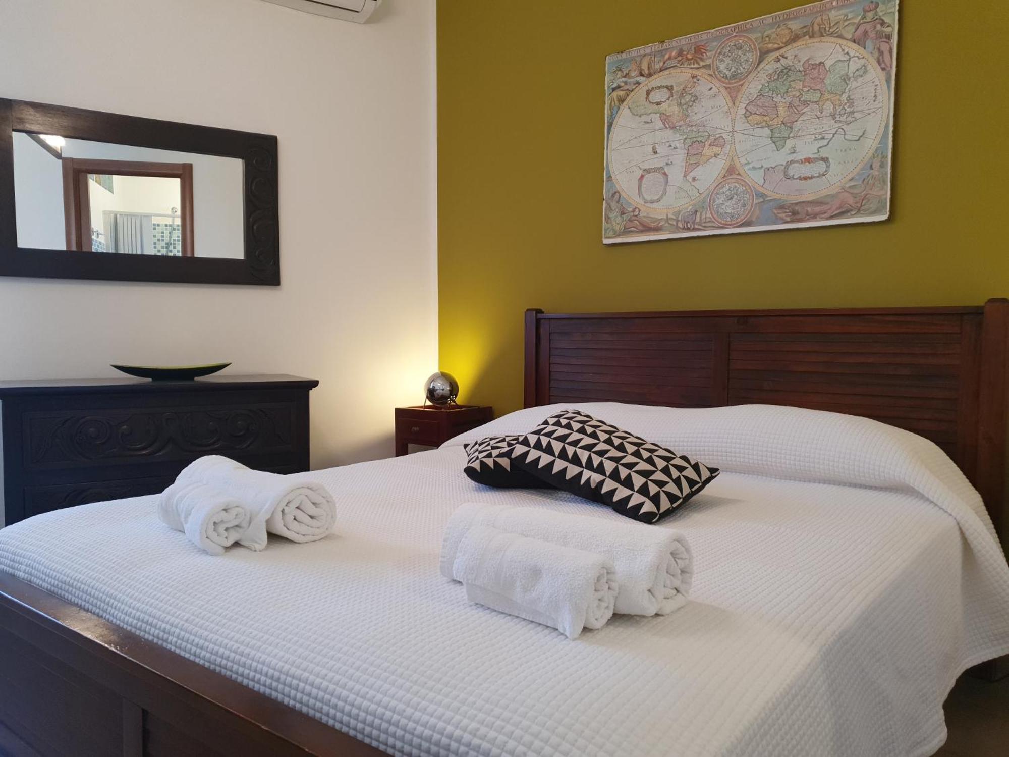 Blue Dolphin Guest House อาลเกโร ภายนอก รูปภาพ